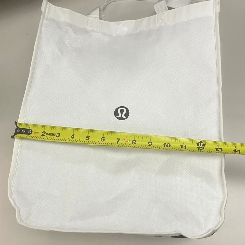 Lululemon large White Tote Bag / preowned